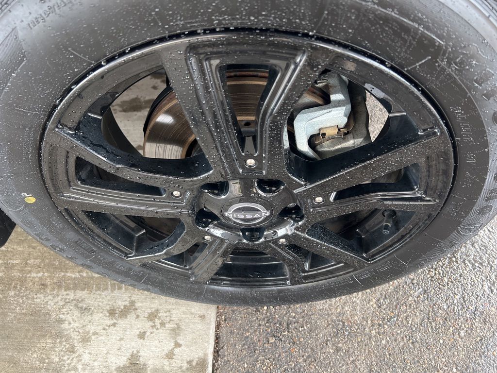 2024 Nissan Kicks SR photo