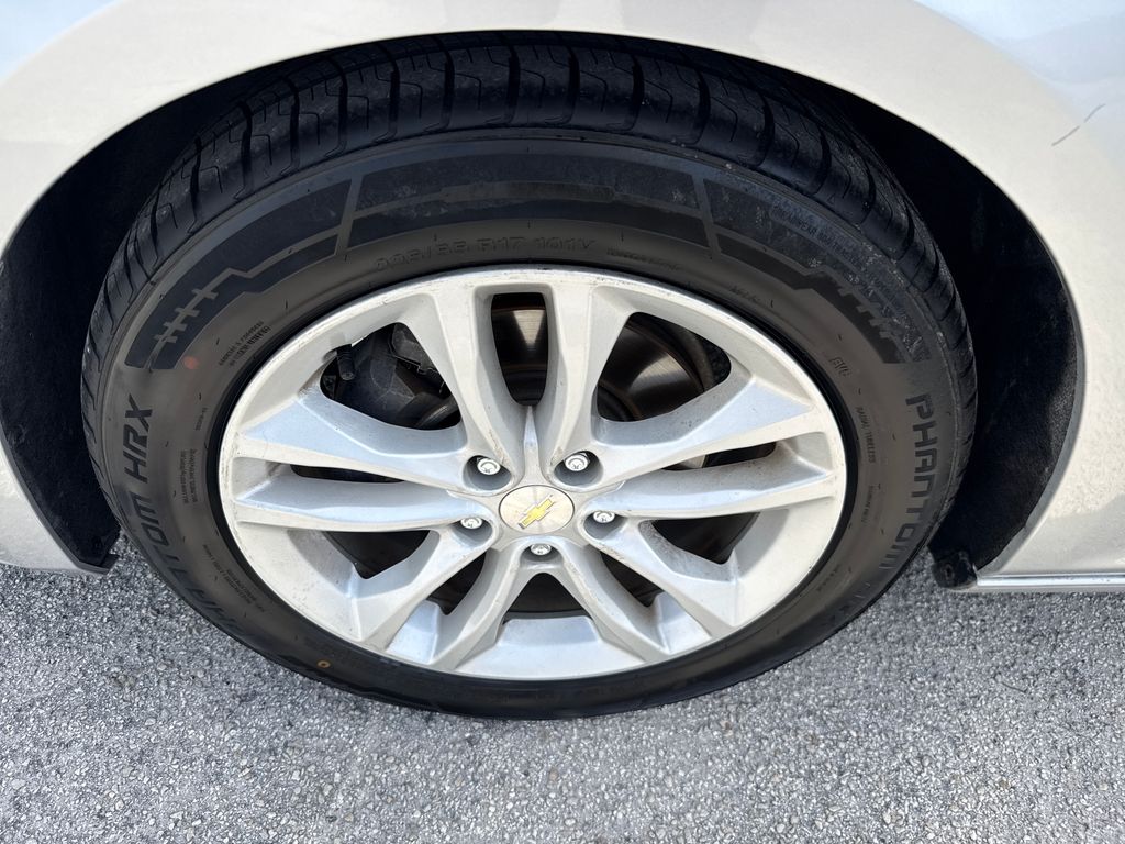 Used 2018 Silver Chevrolet LT image 12