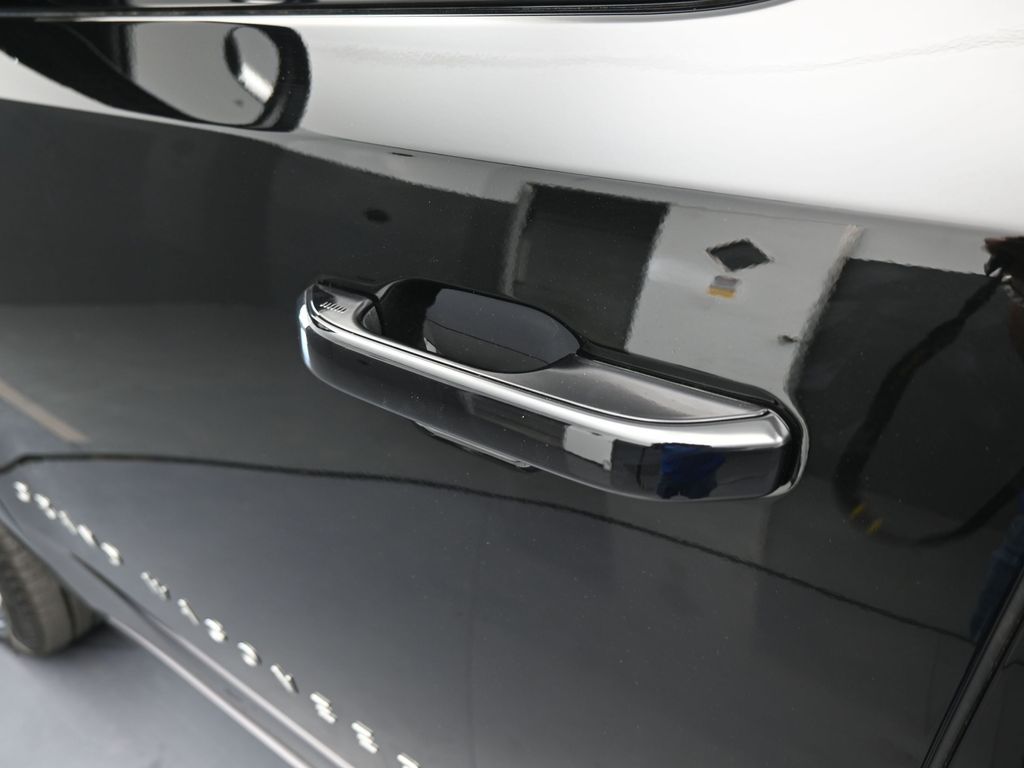 New 2026 High Gloss Black Jeep Summit Obsidian image 33