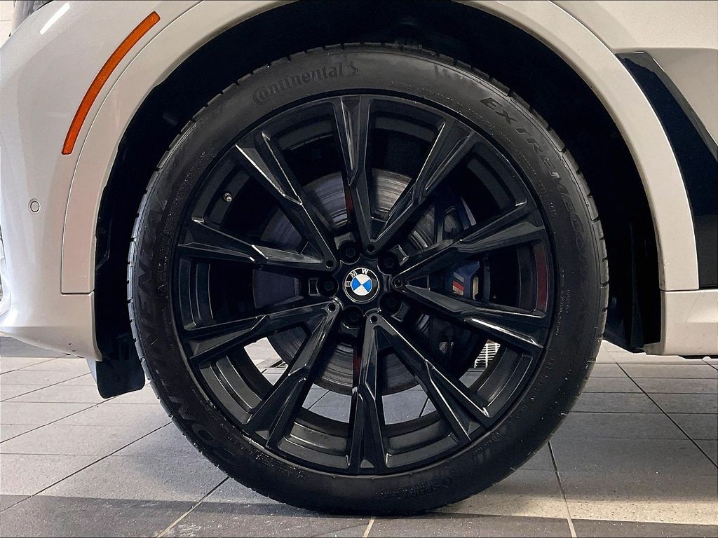 2022 BMW X7 — photo 7