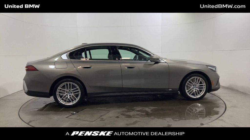 Thumbnail: 2025 BMW 5 Series - 9