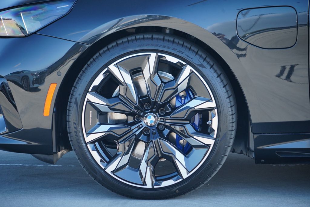 Thumbnail: 2027 BMW 5 Series - 5