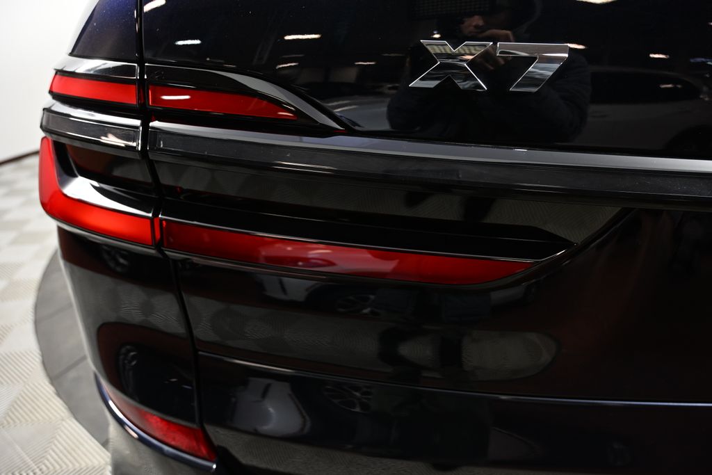 Thumbnail: 2026 BMW X7 - 11