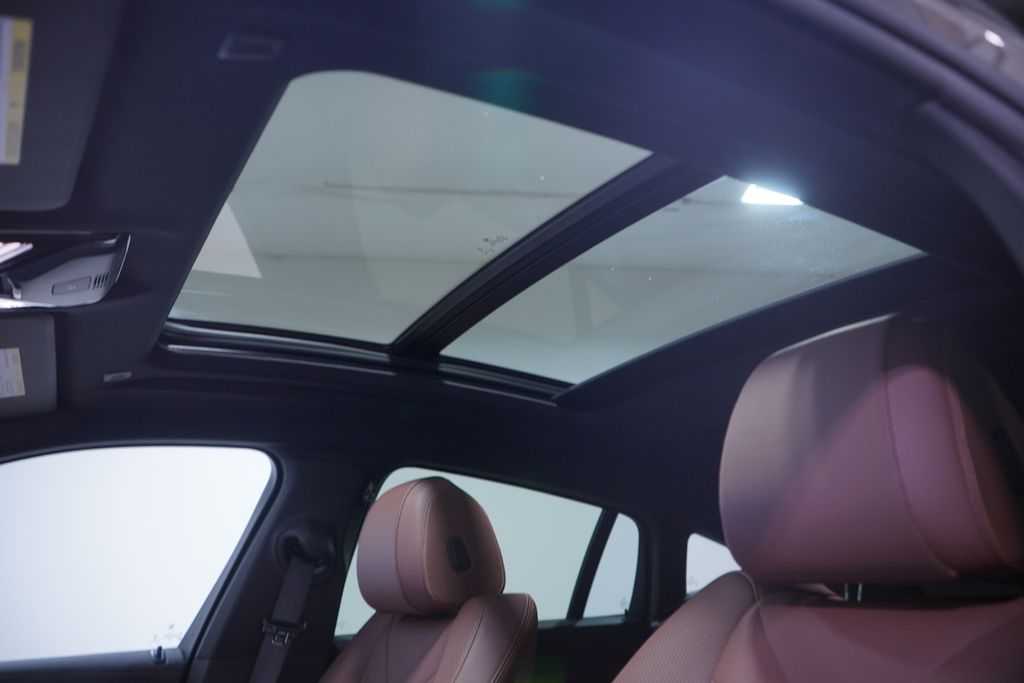 Thumbnail: 2025 BMW X6 - 8