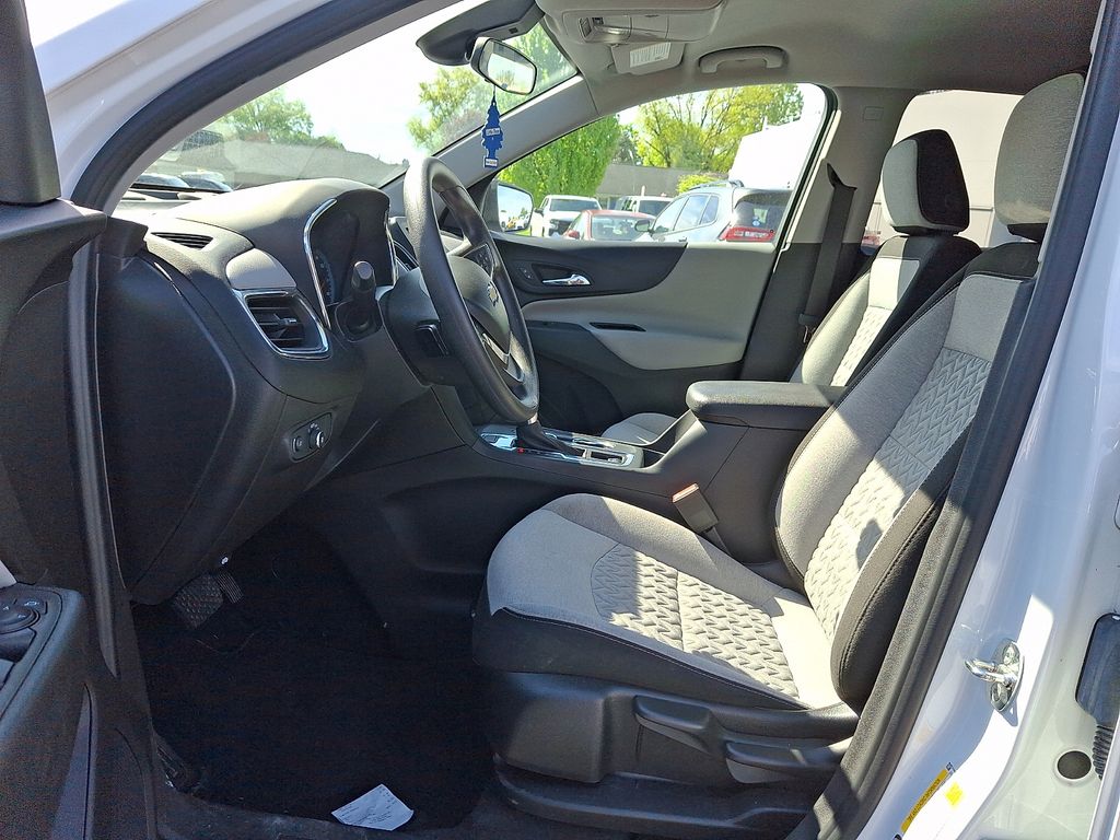 2022 Chevrolet Equinox LS - 11