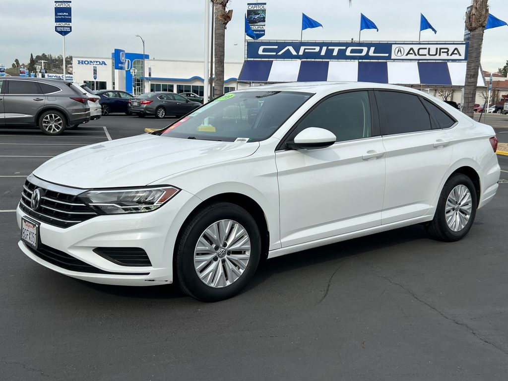 Thumbnail: 2019 Volkswagen Jetta - 4