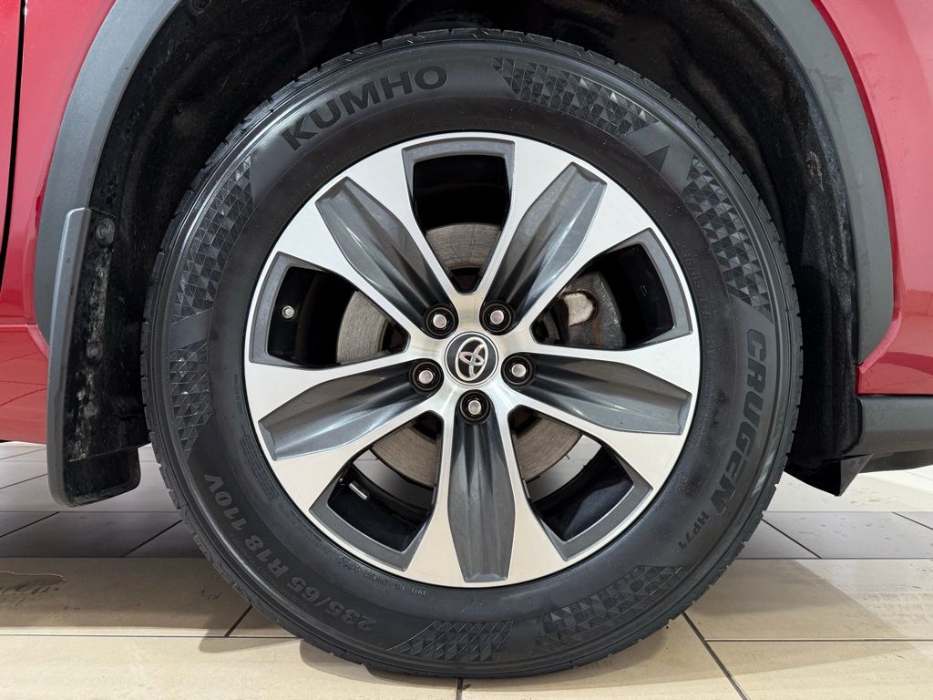 Thumbnail: 2023 Toyota Highlander - 9