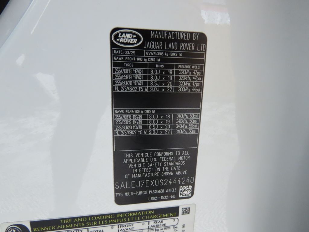 2025 Land Rover Defender 110 32