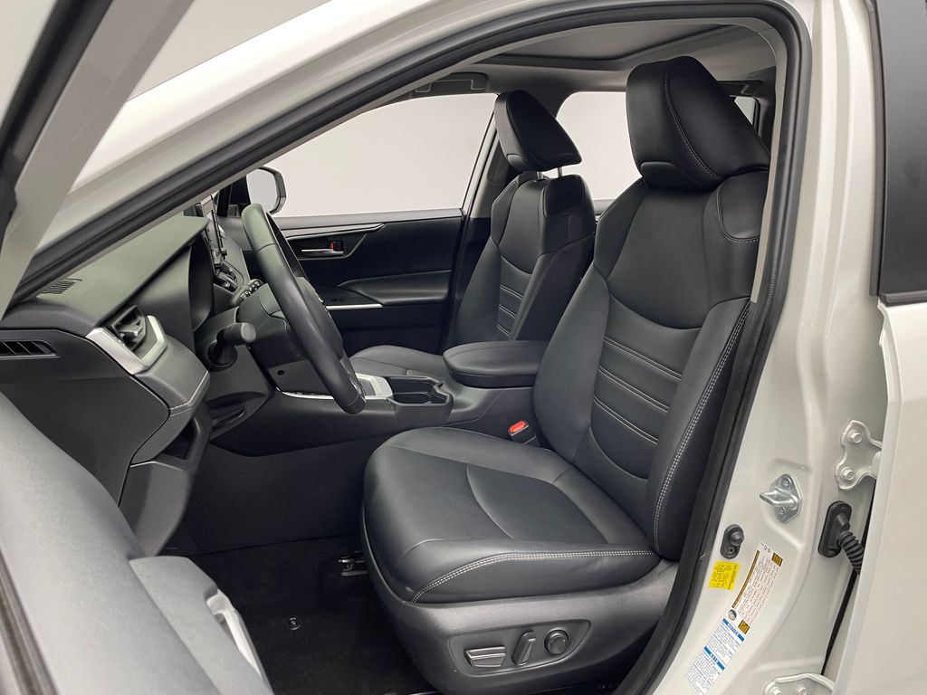 2021 Toyota RAV4 XLE Premium 13