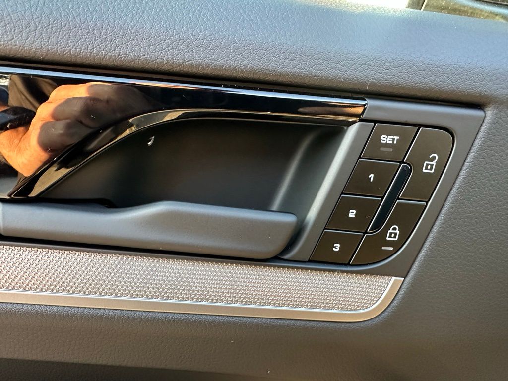 Thumbnail: 2026 Porsche Cayenne - 16