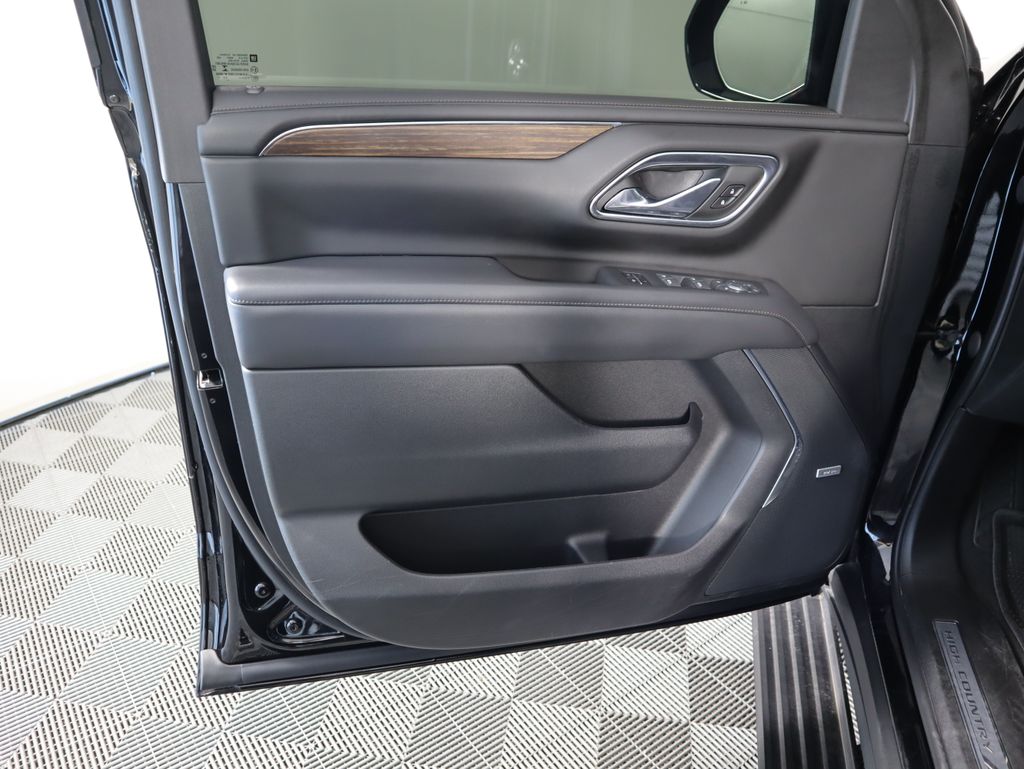 Thumbnail: 2023 Chevrolet Tahoe - 26