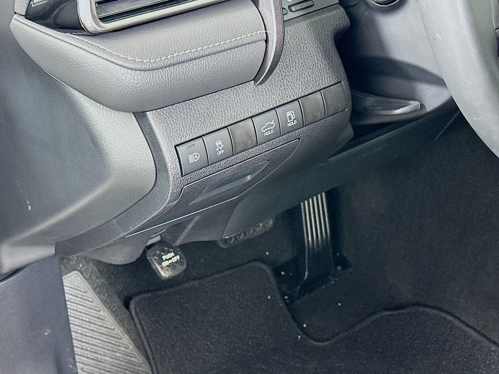 Thumbnail: 2023 Toyota Camry - 10