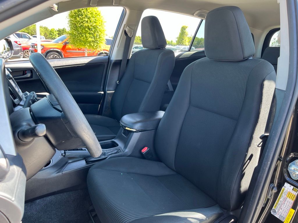 Thumbnail: 2018 Toyota RAV4 - 23