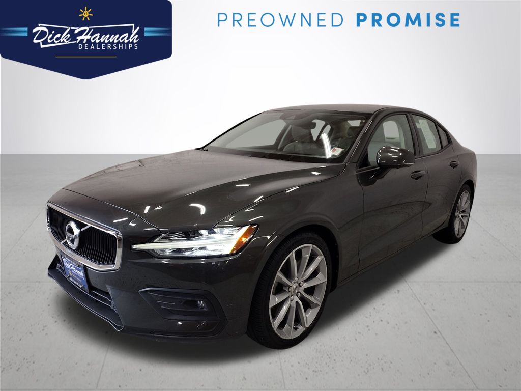 2021 Volvo S60 T6 Momentum AWD