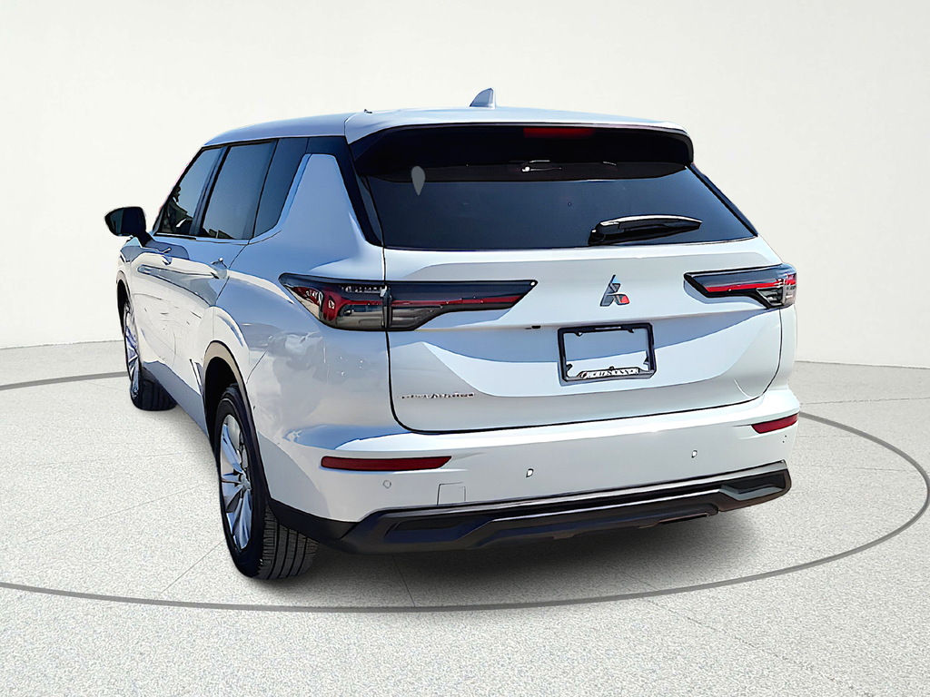 2026 Mitsubishi Outlander ES - 4