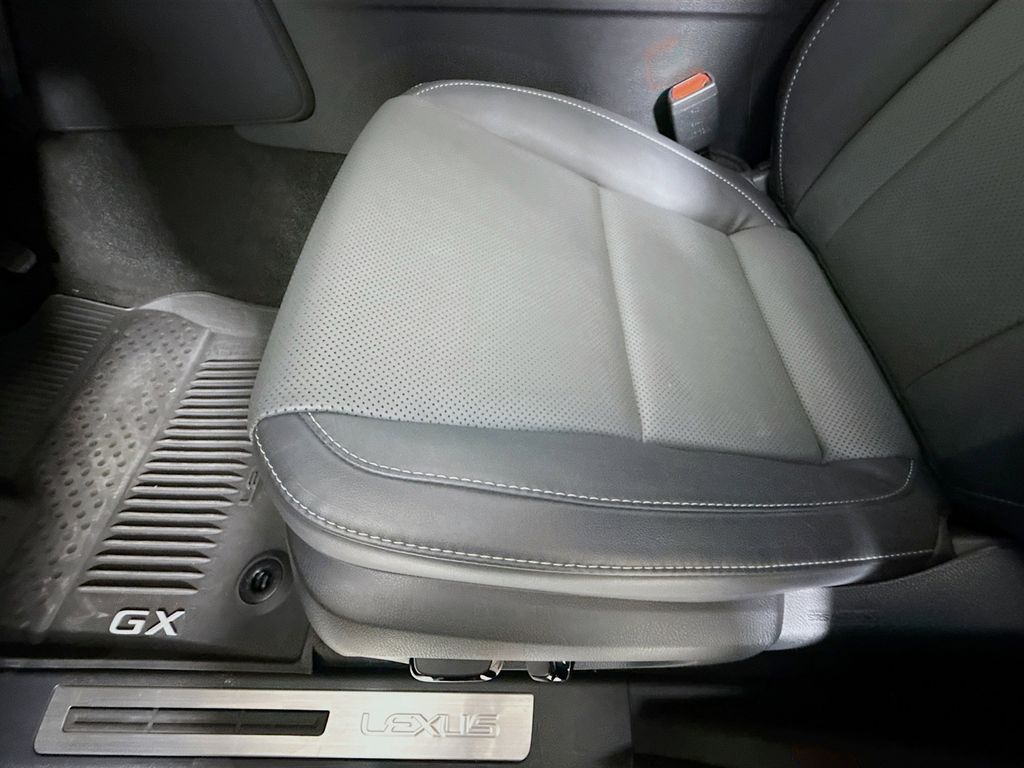 Thumbnail: 2024 Lexus GX - 19