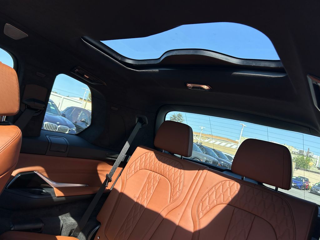 Thumbnail: 2027 BMW X7 - 31