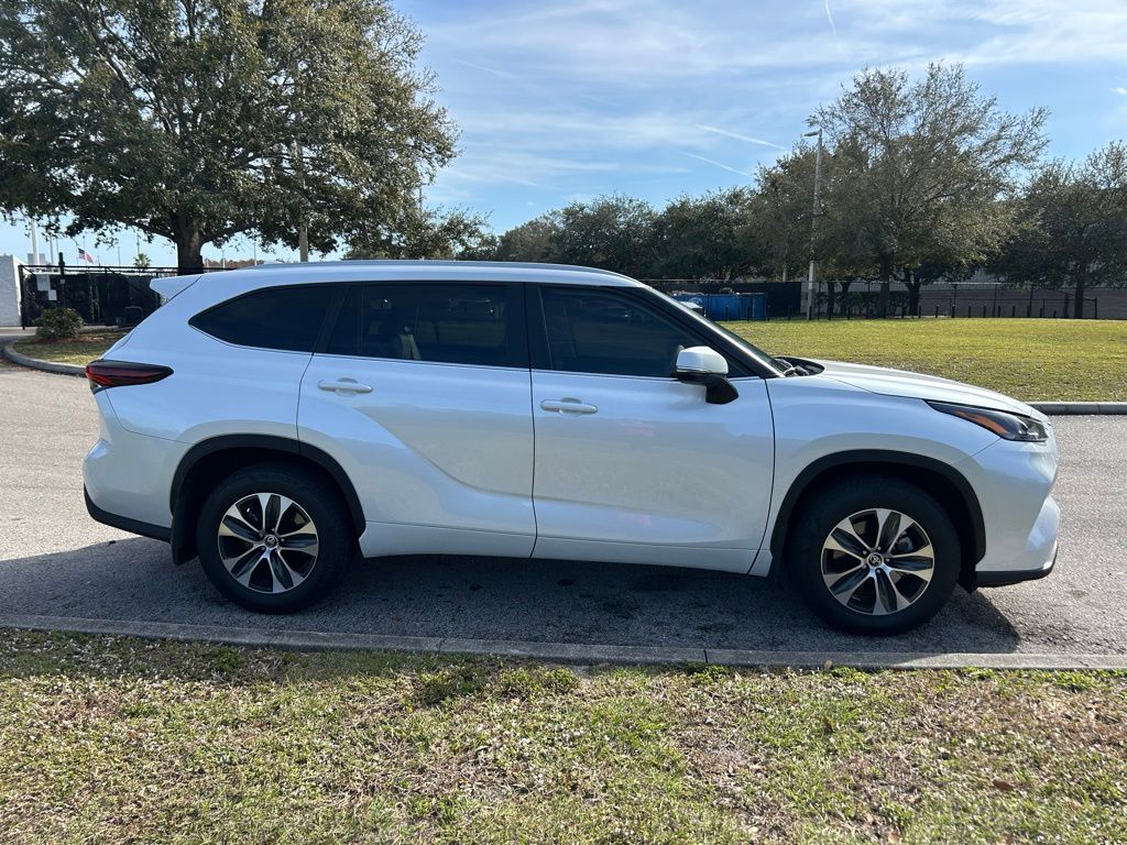 Thumbnail: 2025 Toyota Highlander - 6