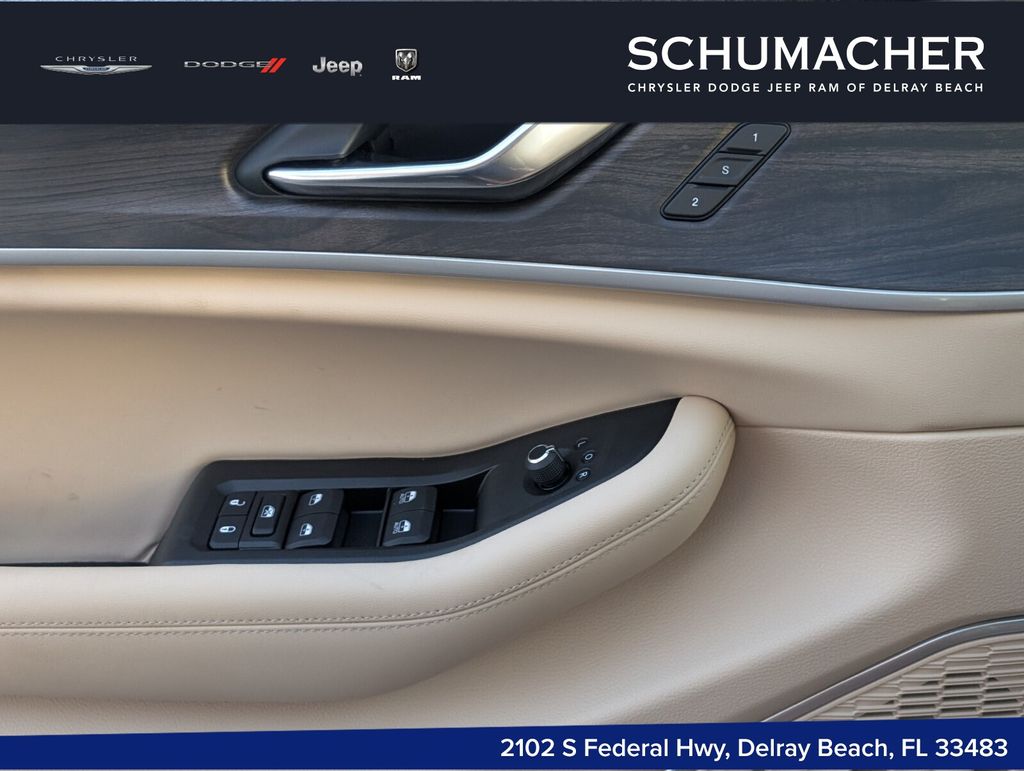 new 2026 Jeep Grand Cherokee car, priced at $42,650