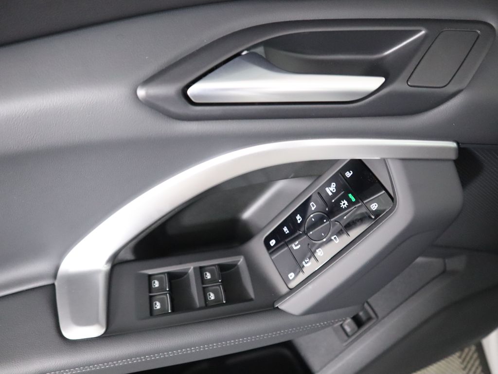 Thumbnail: 2025 Audi Q5 - 25