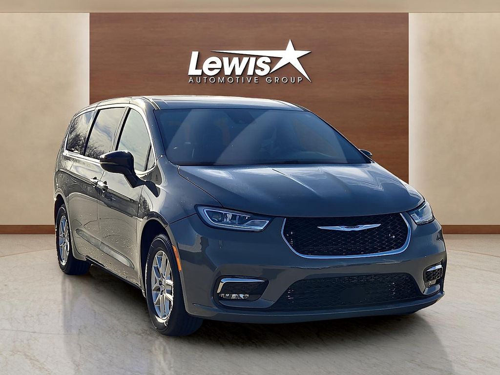 Used 2025 Chrysler Pacifica For Sale in Farmington, AR