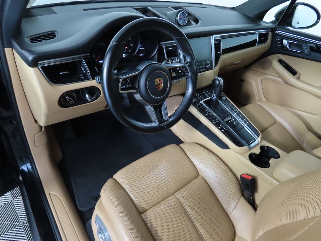 2017 Porsche Macan Base 9
