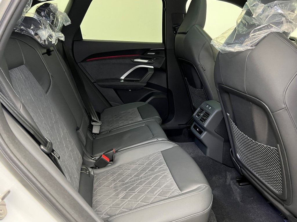 Thumbnail: 2025 Audi SQ5 - 15