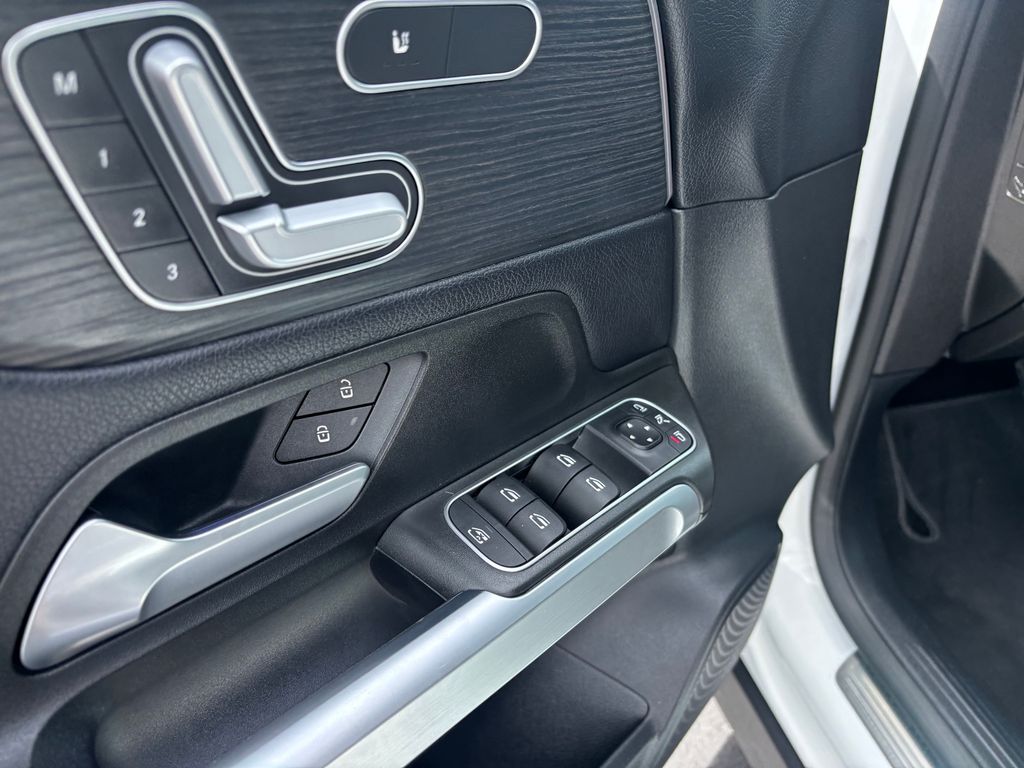 Used Car 2021 Mercedes-benz Glb  Glb 250 For Sale Under $30,000 In Austin, Texas