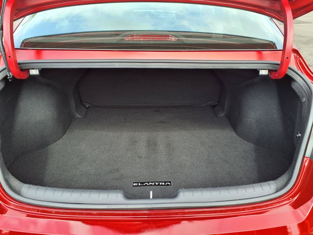 Used 2025 Hyundai Elantra Sedan