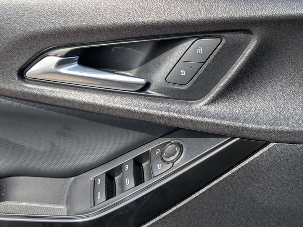 2025 Chevrolet Equinox LT - Photo 15