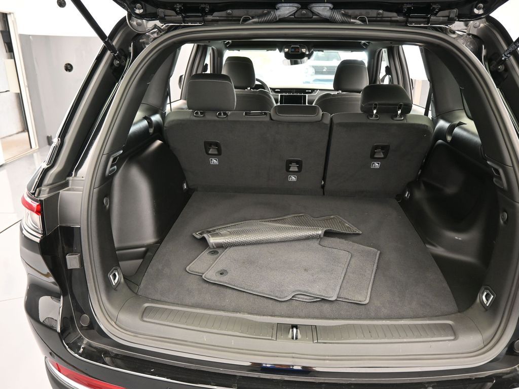 Used 2025 Diamond Black Crystal Pearlcoat Jeep Laredo image 41