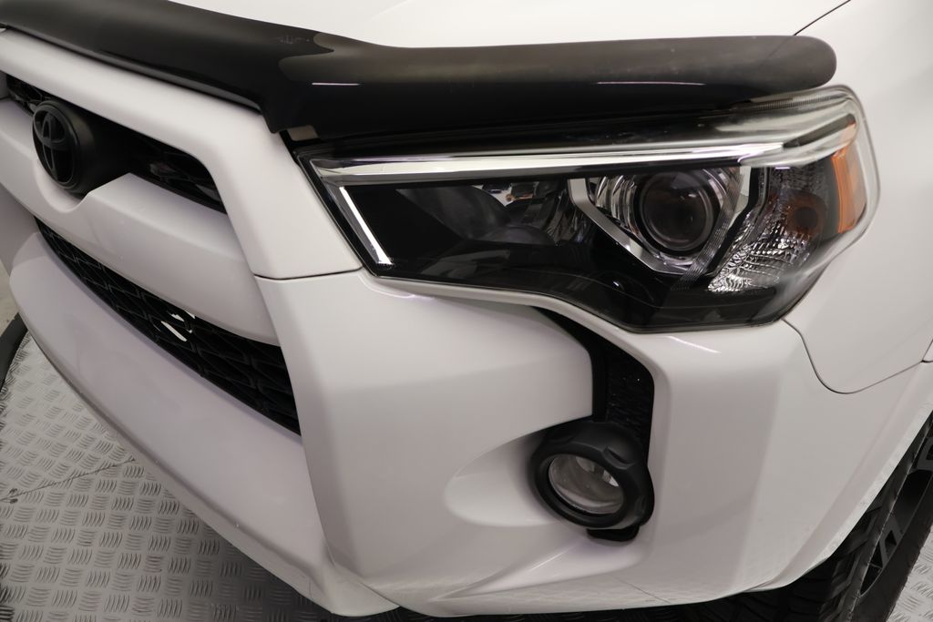 Thumbnail: 2019 Toyota 4Runner - 3
