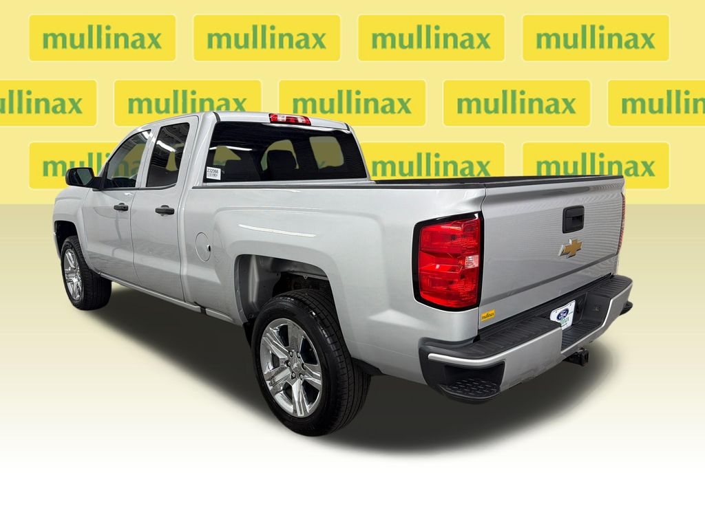 Used 2018 Silver Chevrolet Custom image 8