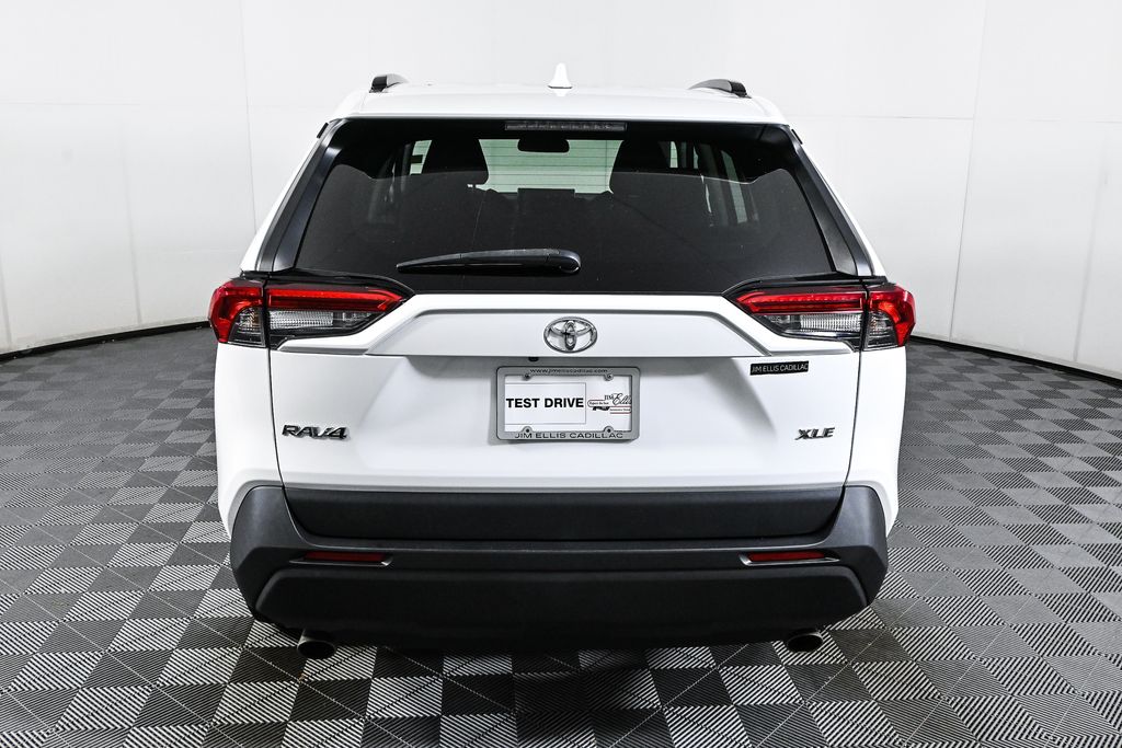 2020 Toyota RAV4 XLE 5