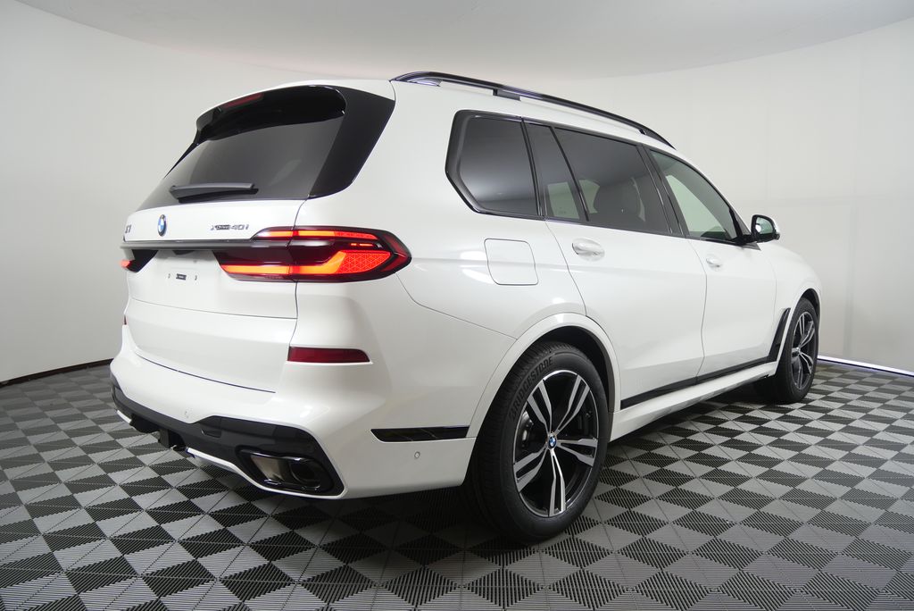 Thumbnail: 2027 BMW X7 - 3