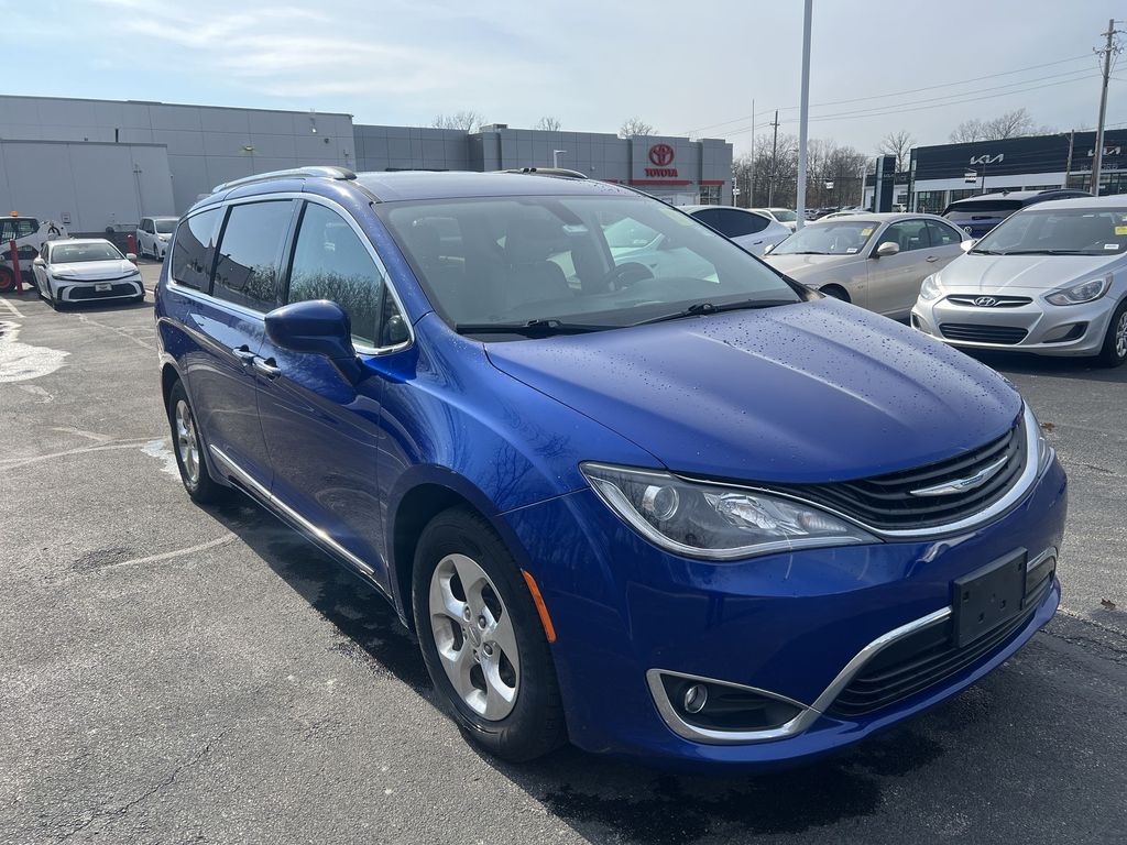 2018 Chrysler Pacifica Hybrid Touring L 2