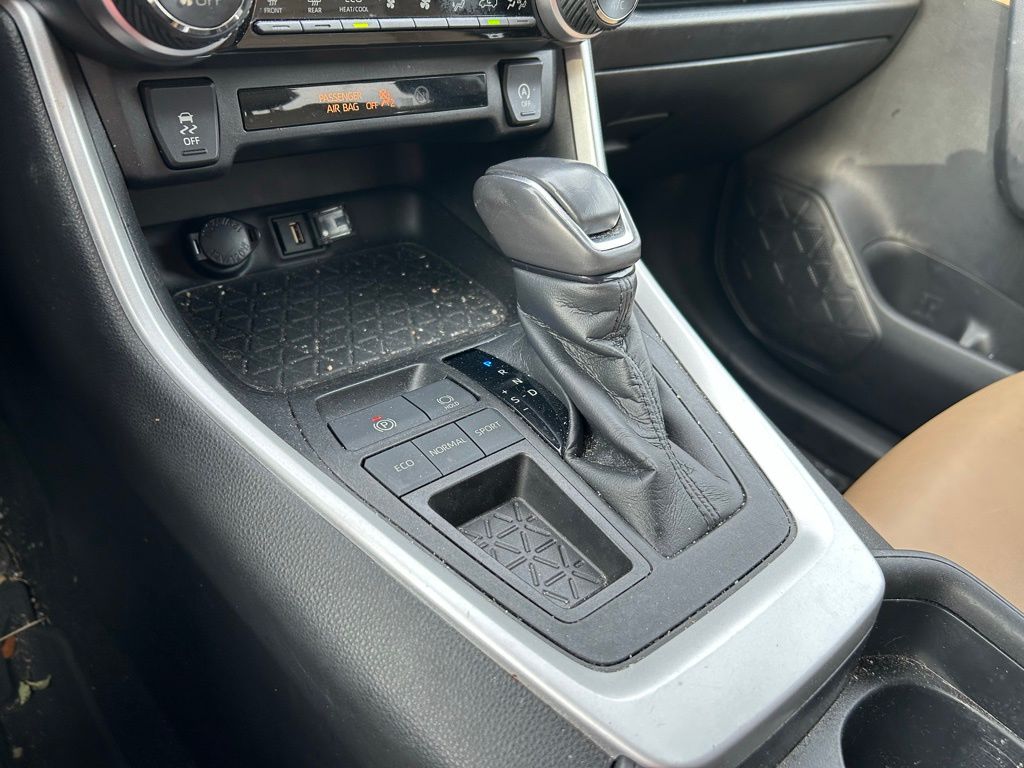 Thumbnail: 2021 Toyota RAV4 - 27