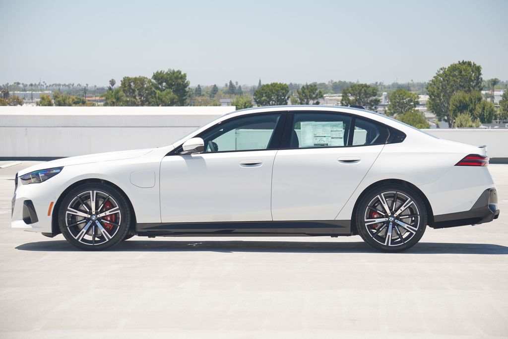 Thumbnail: 2026 BMW 5 Series - 4