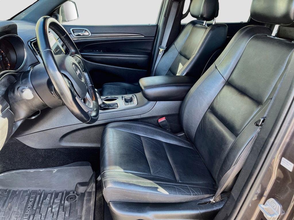 Used 2021 Gray Jeep Limited image 21