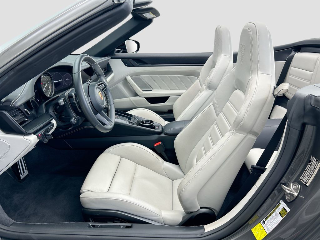 Thumbnail: 2023 Porsche 911 - 5