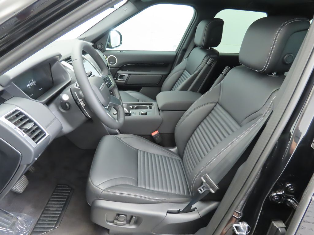 Thumbnail: 2025 Land Rover Discovery - 19