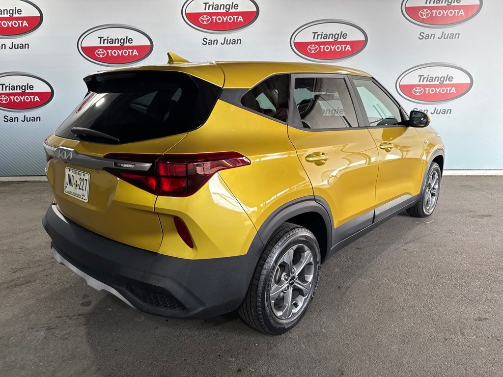 Thumbnail: 2022 Kia Seltos - 4