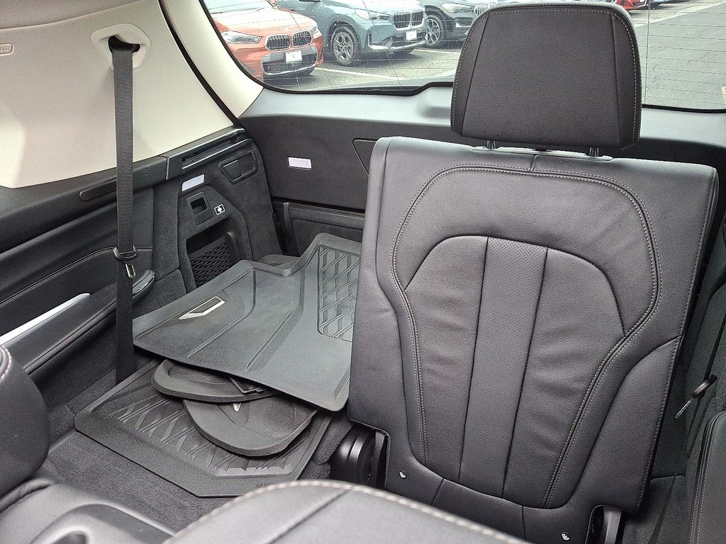 2022 BMW X7 xDrive40i 12