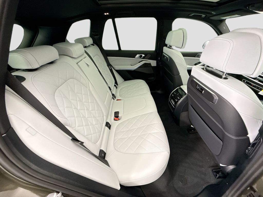Thumbnail: 2026 BMW X5 - 21