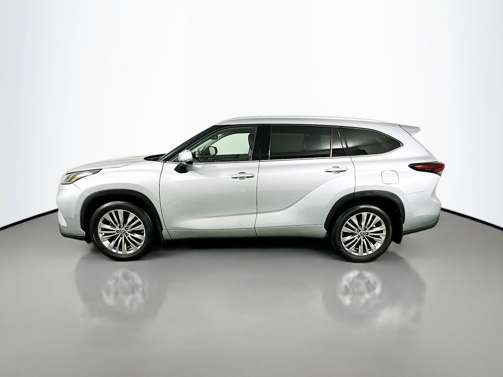 Thumbnail: 2024 Toyota Highlander - 8
