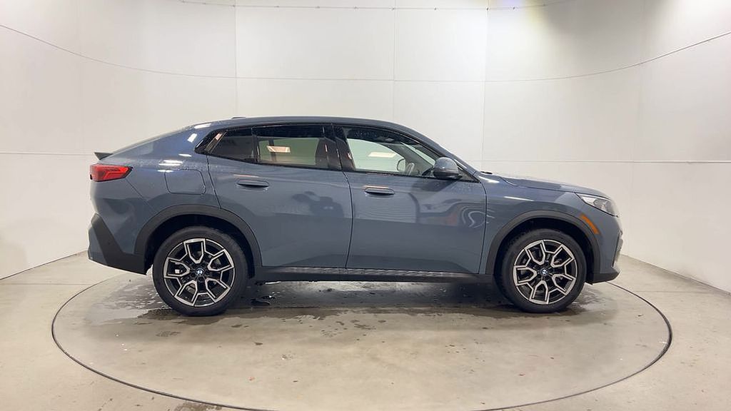 Thumbnail: 2025 BMW X2 - 9