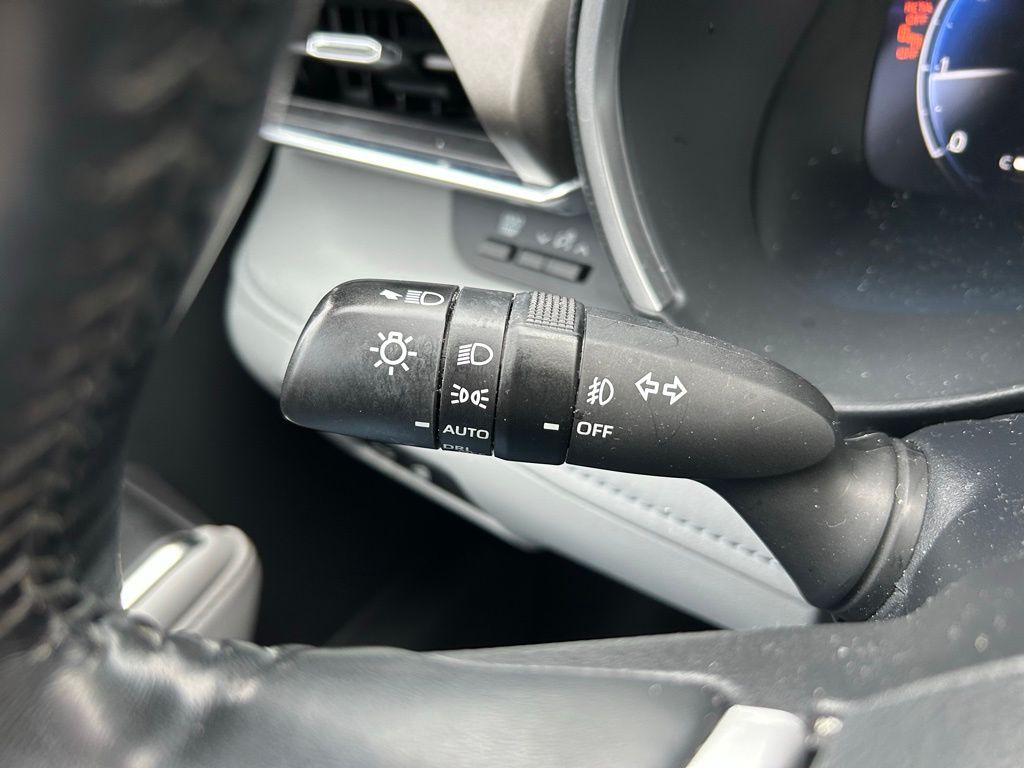 Thumbnail: 2023 Toyota Highlander - 24