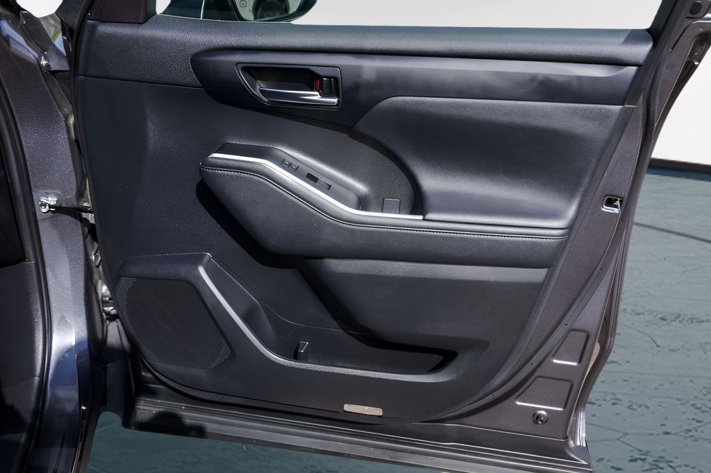 Used Car 2023 Toyota Highlander  Xle For Sale Under $35,000 In Austin, Texas