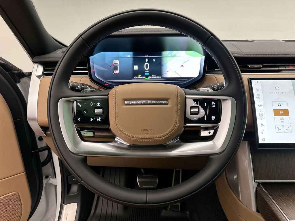 2025 Land Rover Range Rover SE 13