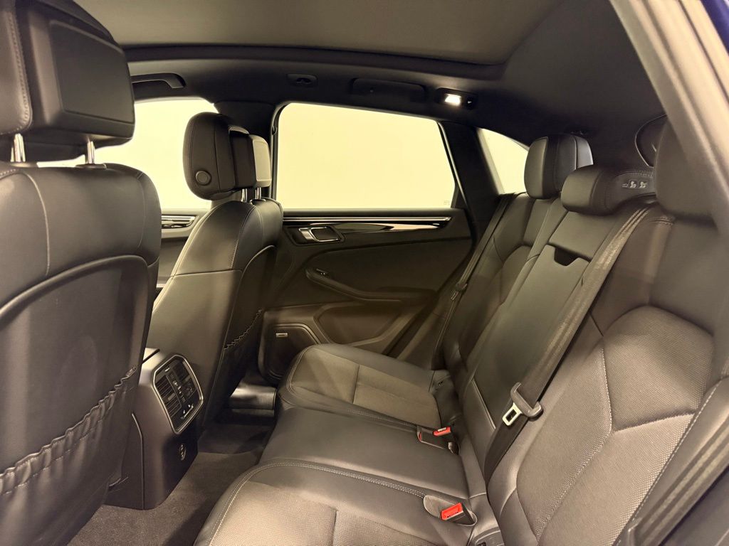 Thumbnail: 2022 Porsche Macan - 21